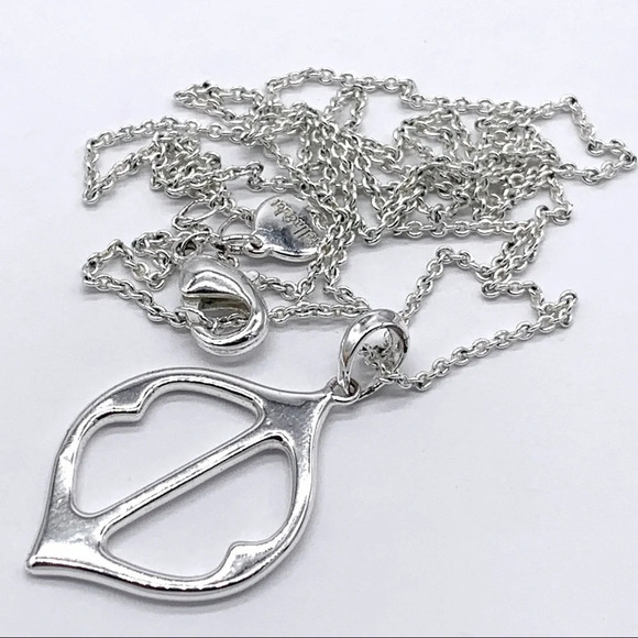 Stella & Dot Silver Pendant Necklace - Picture 1 of 3